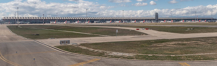 Aeropuerto Adolfo Suárez Madrid-Barajas: Terminal 4 2023-03-24 Flug IBE3191 München Franz Josef Strauß (MUC/EDDM) - Madrid-Barajas (MAD/LEMD)