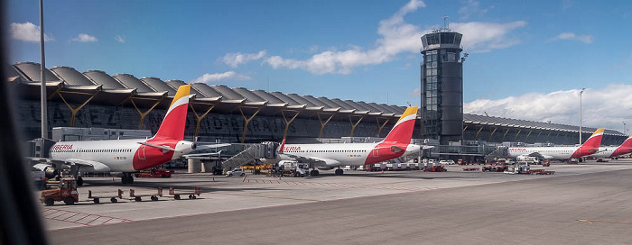 Aeropuerto Adolfo Suárez Madrid-Barajas: Terminal 4 2023-03-24 Flug IBE3191 München Franz Josef Strauß (MUC/EDDM) - Madrid-Barajas (MAD/LEMD)