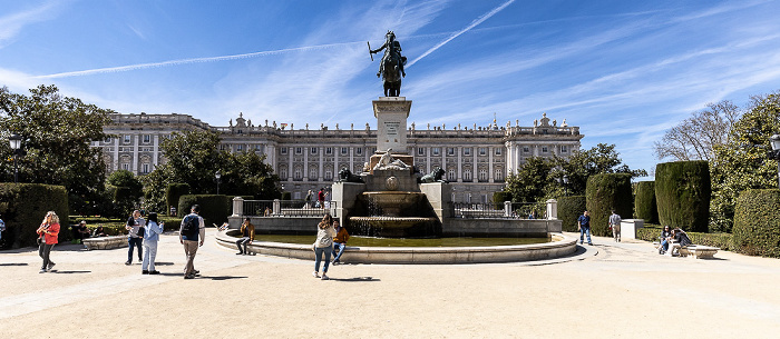 Madrid Plaza de Oriente: Monumento a Felipe IV (Reiterstandbild von Philipp IV.) Palacio Real