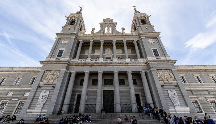 Madrid Plaza de la Armería: Catedral de Santa María la Real de la Almudena