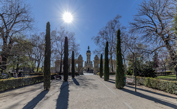Madrid Parque del Retiro: Paseo de Chile Monumento a Alfonso XII de España
