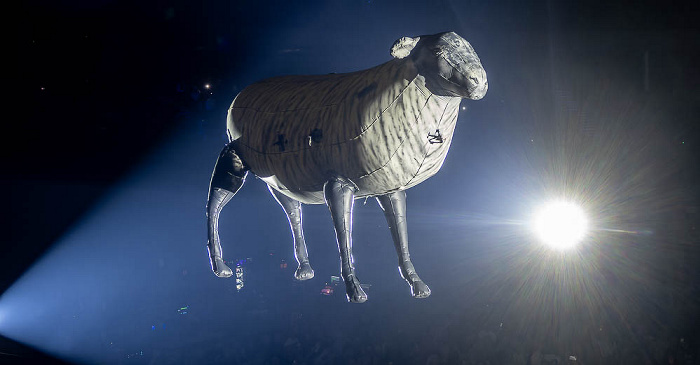 WiZink Center: Roger Waters Madrid Sheep