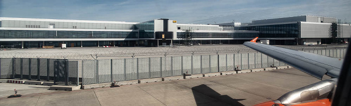 München Flughafen Franz Josef Strauß: Erweiterung Terminal 1 2023-04-22 Flug EZY8638 München Franz Josef Strauß (MUC/EDDM) - London Gatwick (LGW/EGKK)