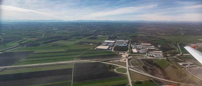 Bayern - Landkreis Erding 2023-04-22 Flug EZY8638 München Franz Josef Strauß (MUC/EDDM) - London Gatwick (LGW/EGKK) Erdinger Allee Schwaig Schwaigerloh Luftbild aerial photo