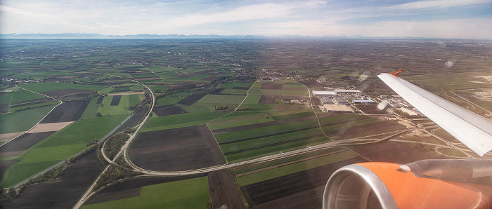 Bayern - Landkreis Erding 2023-04-22 Flug EZY8638 München Franz Josef Strauß (MUC/EDDM) - London Gatwick (LGW/EGKK) Dorfen (Isar) Erdinger Allee Schwaig Schwaigerloh Staatsstraße 2580 Luftbild aerial photo