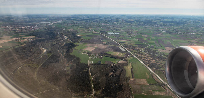 Bayern - Landkreis Freising / Landkreis Erding (rechs oben): Isar, Isarauen zwischen Hangenham und Moosburg, Bundesautobahn A 92 Landkreis Freising