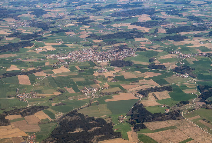 Bayern - Landkreis Freising: Nandlstadt 2023-04-22 Flug EZY8638 München Franz Josef Strauß (MUC/EDDM) - London Gatwick (LGW/EGKK) Aiglsdorf Baumgarten Figlsdorf Luftbild aerial photo