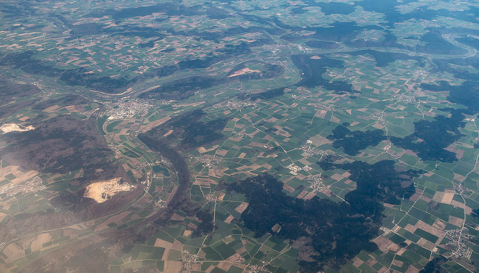 Bayern - Landkreis Eichstätt: Altmühltal 2023-04-22 Flug EZY8638 München Franz Josef Strauß (MUC/EDDM) - London Gatwick (LGW/EGKK) Beilngries Luftbild aerial photo