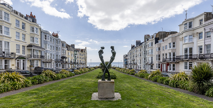 Kemp Town: New Steine mit Tay, the Aids memorial (von Romany Mark Bruce) Brighton
