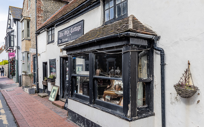 Rottingdean High Street: The Olde Cottage