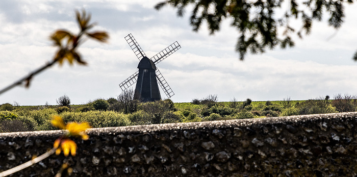 Beacon Hill Local Nature Reserve mit der Rottingdean Windmill Rottingdean