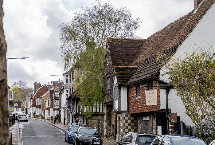 Southover High Street mit dem Anne of Cleves' House Lewes