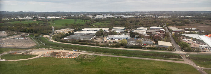Crawley Gatwick Airport 2023-04-26 Flug EZY8641 London Gatwick (LGW/EGKK) - München Franz Josef Strauß (MUC/EDDM) Luftbild aerial photo