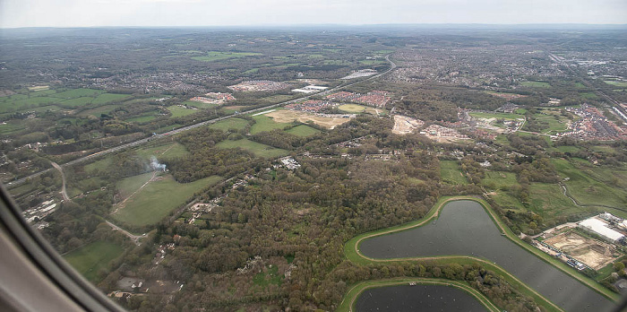 South East England - West Sussex 2023-04-26 Flug EZY8641 London Gatwick (LGW/EGKK) - München Franz Josef Strauß (MUC/EDDM) Copthorne Crawley M23 Motorway Luftbild aerial photo