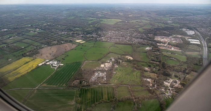 South East England - West Sussex 2023-04-26 Flug EZY8641 London Gatwick (LGW/EGKK) - München Franz Josef Strauß (MUC/EDDM) Copthorne M23 Motorway Luftbild aerial photo