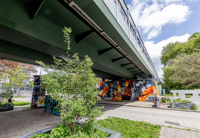 Eisenbahnbrücke Humboldtstraße / Giesinger Berg: Kunsttreff Halt 58 München