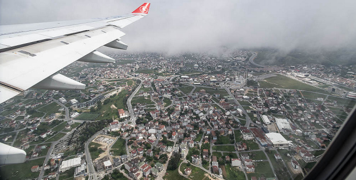 Istanbul Taşoluk Mahallesi 2023-05-28 Flug THY1630 München Franz Josef Strauß (MUC/EDDM) - Istanbul Airport (IST/LTFM) Yeşil Cami Erkek Kuran Kursu Luftbild aerial photo