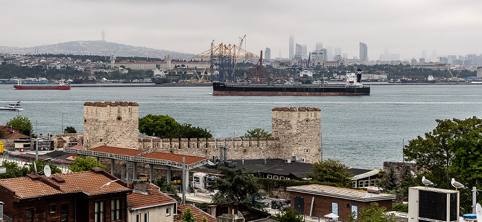 Istanbul Blick vom Saba Sultan Hotel: Bosporus, Üsküdar (links), Kadıköy