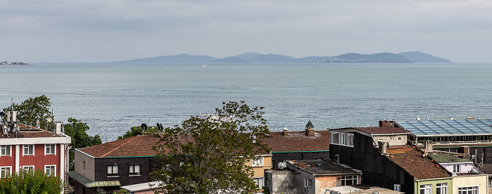 Blick vom Saba Sultan Hotel: Marmarameer mit den Prinzeninseln Istanbul