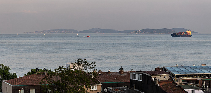 Blick vom Saba Sultan Hotel: Marmarameer mit den Prinzeninseln Istanbul