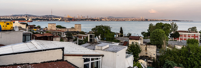 Blick vom Saba Sultan Hotel: Bosporus, Üsküdar (links), Kadıköy Istanbul