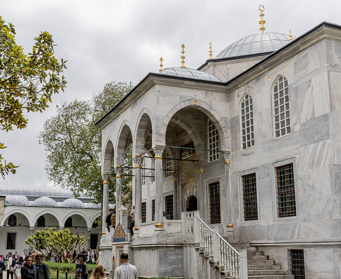 Istanbul Topkapı-Palast: Dritte Hof mit der Bibliothek Ahmeds III.