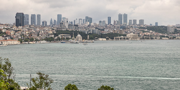 Istanbul Blick vom Topkapı-Palast: Borporus, Beşiktaş Dolmabahçe-Moschee Dolmabahçe-Palast