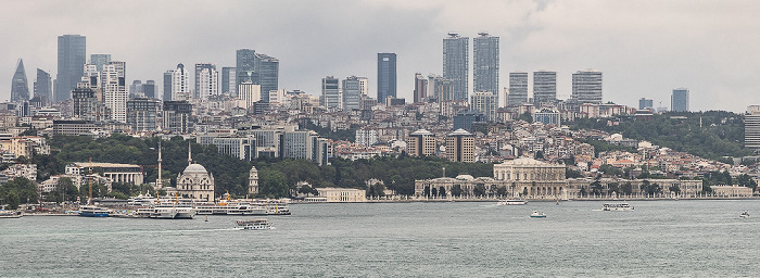 Istanbul Blick vom Topkapı-Palast: Borporus, Beşiktaş Dolmabahçe-Moschee Dolmabahçe-Palast