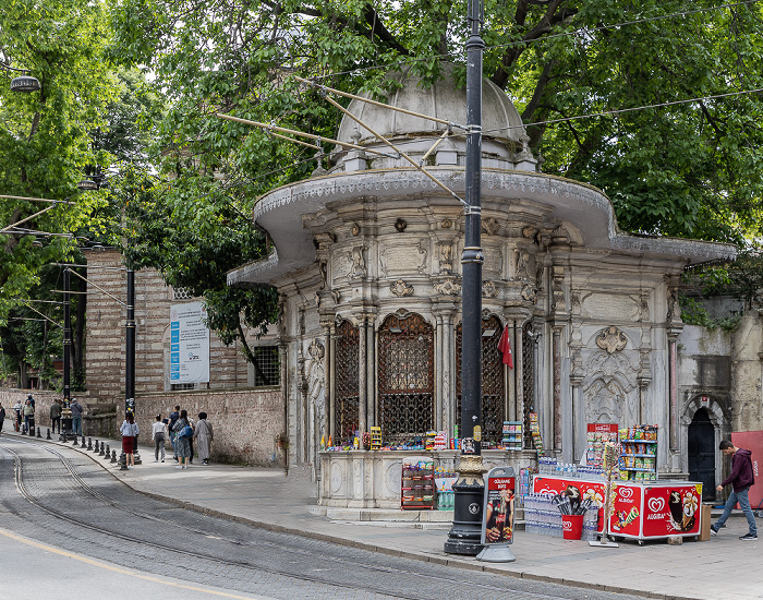 Istanbul Alemdar Caddesi