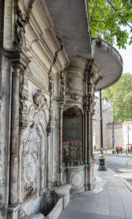 Istanbul Alemdar Caddesi