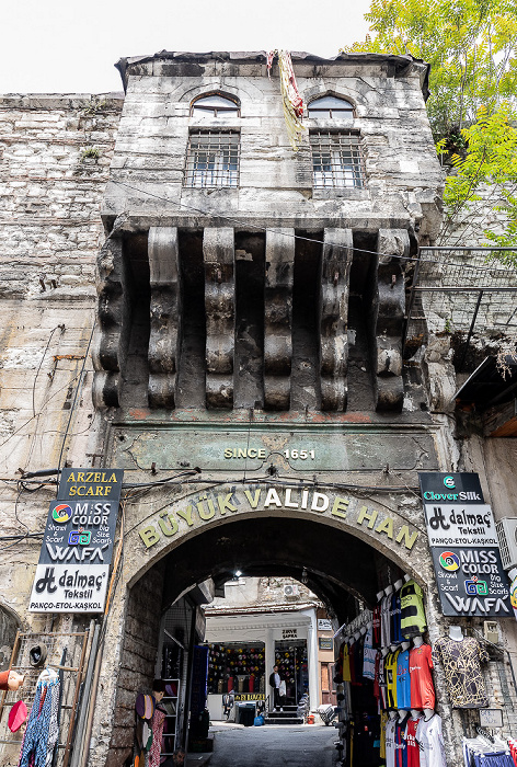 Istanbul Cakmakçılar Yokuşu: Eingang zum Valide Hanı
