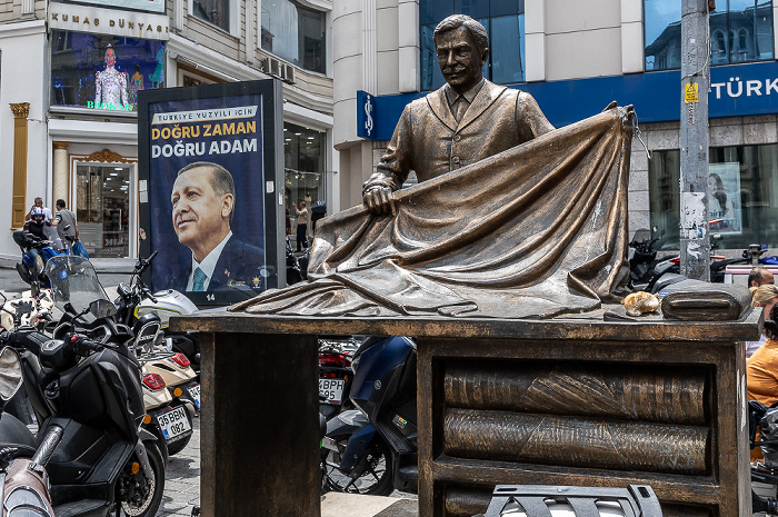 Istanbul Hacı Küçük Sokağı / Asir Efendi Caddesi / Sultan Hamam Caddesi: Denkmal Manifaturaci Draper