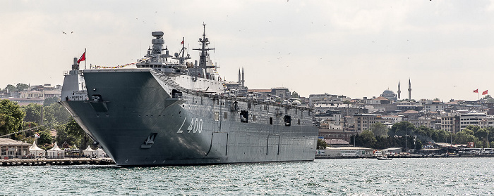 Goldenes Horn: TCG Anadolu (L-400) Istanbul