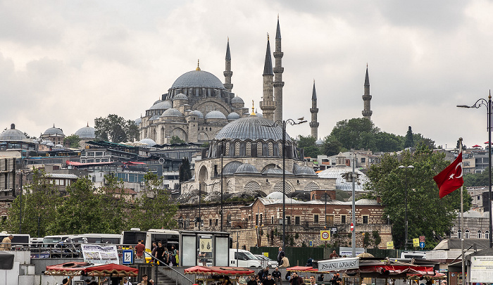 Rüstem-Paşa-Moschee (vorne), Beyazıt-Moschee Istanbul