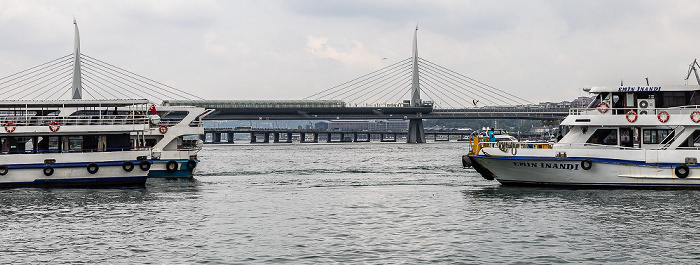 Goldenes Horn mit der Metrobrücke über das Goldene Horn Istanbul