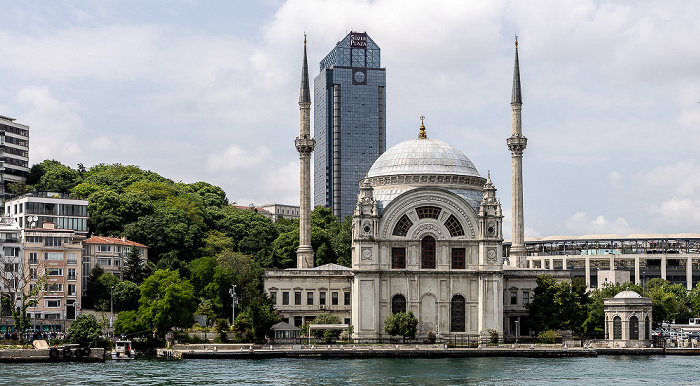 Bosporus, Beyoğlu mit Dolmabahçe-Moschee Istanbul
