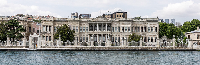 Istanbul Bosporus, Beşiktaş mit dem National Palaces Painting Museum (Milli Saraylar Resim Müzesi)