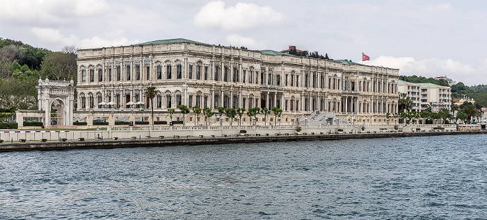 Bosporus, Beşiktaş mit dem Çırağan-Palast Istanbul