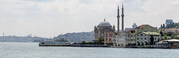 Bosporus, Beşiktaş mit der Ortaköy-Moschee Istanbul