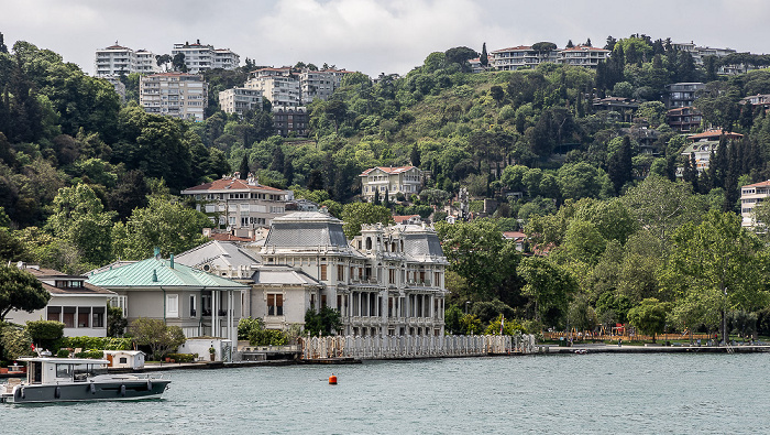 Bosporus, Beşiktaş mit dem Hıdiva-Palast (Ägyptisches Konsulat) Istanbul