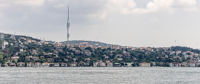 Bosporus, Üsküdar mit dem Fernsehturm Küçük Çamlıca Istanbul