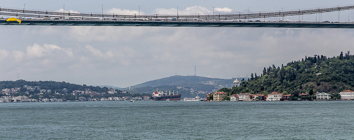 Istanbul Bosporus, Fatih-Sultan-Mehmet-Brücke (oben) Beykoz Sarıyer