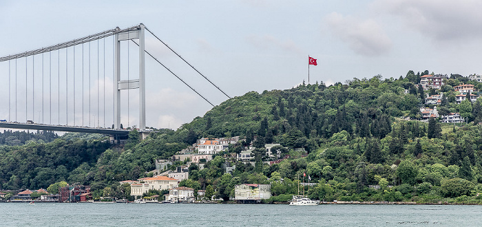 Bosporus, Fatih-Sultan-Mehmet-Brücke (oben), Beykoz Istanbul