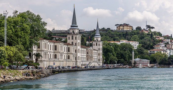 Istanbul Bosporus, Üsküdar mit der Kuleli Askerî Lisesi Kaymak-Mustafa-Paşa-Moschee Vahdettin-Pavillon