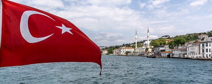 Bosporus, Üsküdar mit der Beylerbeyi-Moschee Istanbul