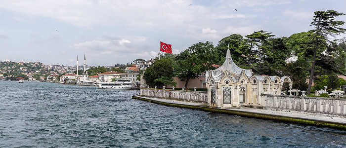 Bosporus, Üsküdar mit dem Park des Beylerbeyi-Palasts Istanbul