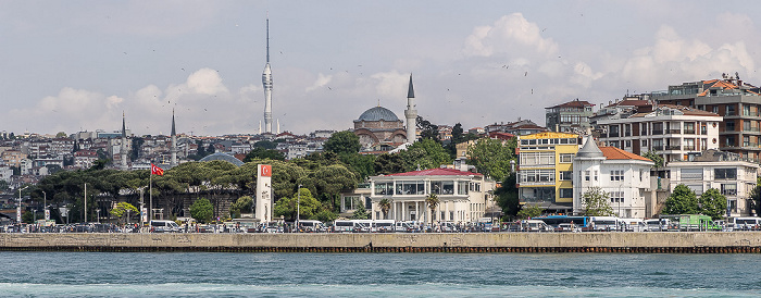 Istanbul Bosporus, Üsküdar mit der Rum-Mehmet-Paşa-Moschee Fernsehturm Küçük Çamlıca