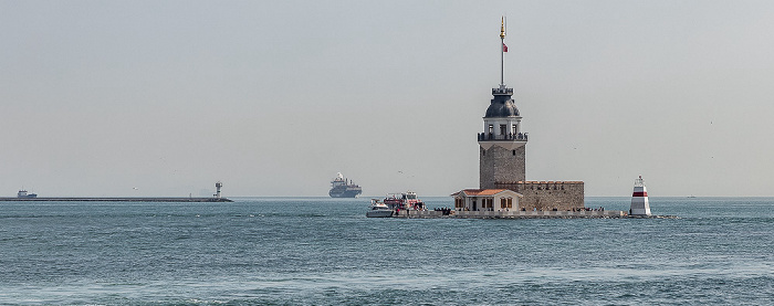 Istanbul Bosporus mit dem Leanderturm