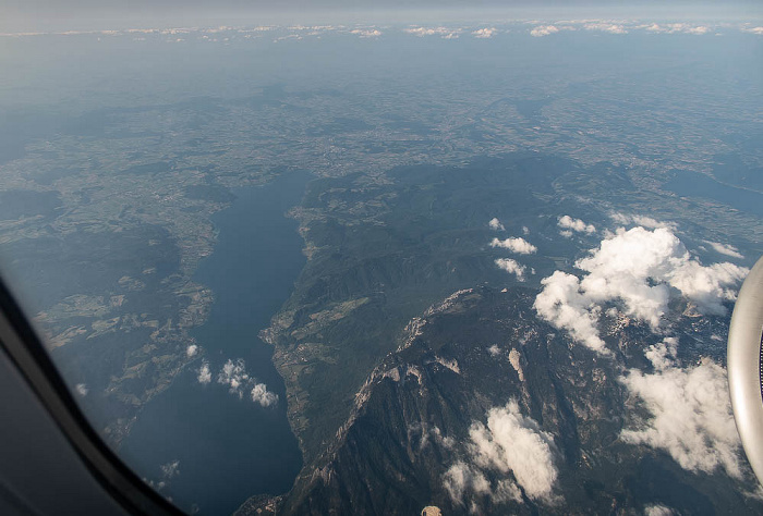 Oberösterreich Attersee, Salzkammergut-Berge mit Höllengebirge 2023-05-31 Flug THY1635 Istanbul Airport (IST/LTFM) - München Franz Josef Strauß (MUC/EDDM) Luftbild aerial photo