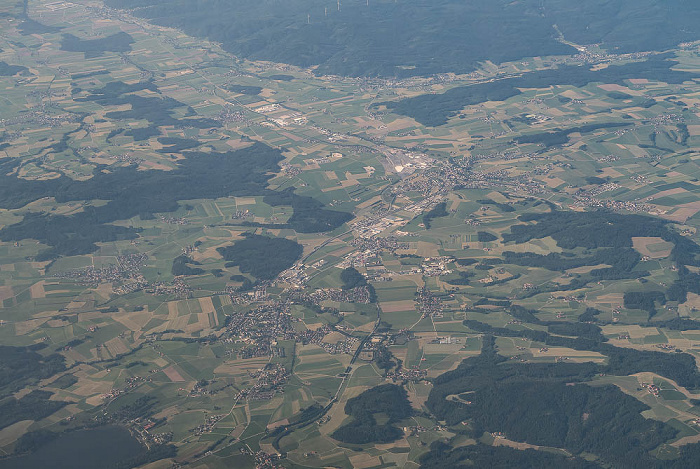 Land Salzburg Straßwalchen (oben), Neumarkt am Wallersee 2023-05-31 Flug THY1635 Istanbul Airport (IST/LTFM) - München Franz Josef Strauß (MUC/EDDM) Luftbild aerial photo